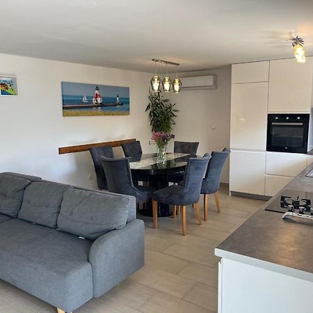 Apartment Verica In Duce - 20 Meters From The Beach Dugi Rat Zewnętrze zdjęcie