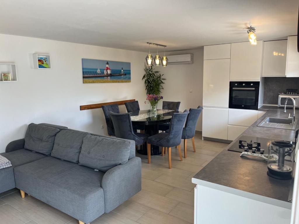 Apartment Verica In Duce - 20 Meters From The Beach Dugi Rat Zewnętrze zdjęcie